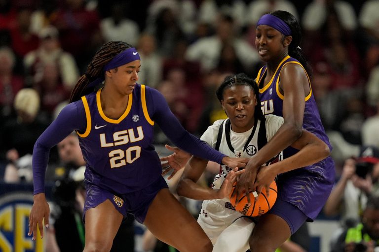 blijf op de hoogte van het collegebasketbal met de nieuwste updates over lsu, syracuse en south carolina.