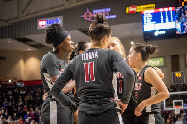 emmanuel ugbo is geschorst door wsu; lees meer over de redenen en de impact van deze schorsing op zijn carrière en het team.