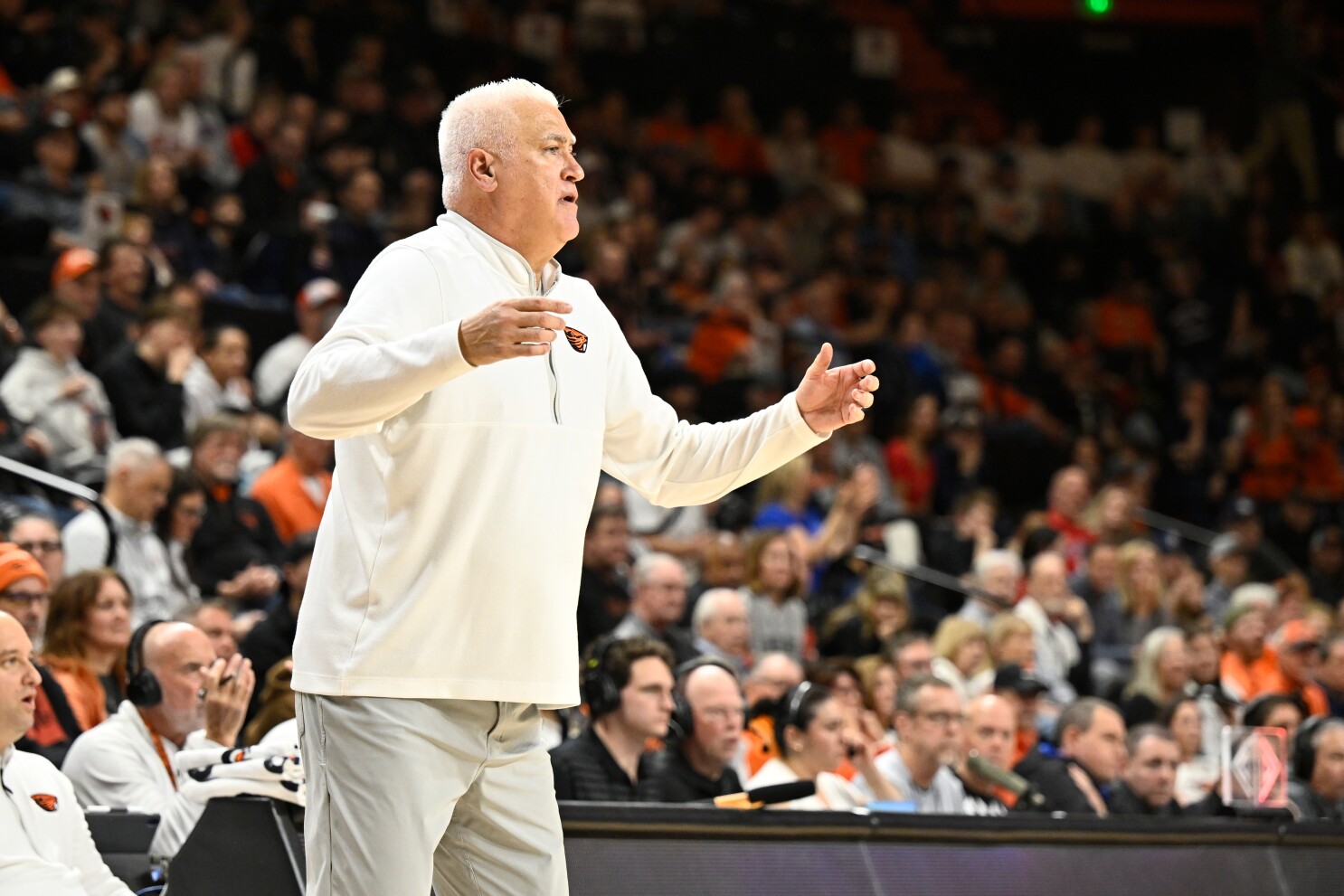 oregon state neemt afscheid van coach tinkle na een belangrijk hoofdstuk in het basketbalprogramma van de universiteit.