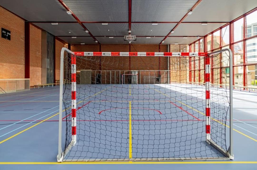 ontdek zaterdag sportactiviteiten met basketbal, volleybal en hockey voor noordelijke scholen. doe mee en geniet van een actieve en sportieve dag!
