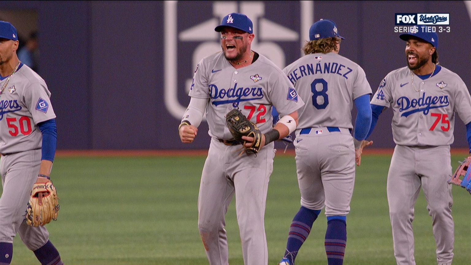 kike hernandez kiest ervoor om deel te nemen aan de world baseball classic in plaats van de world series, waardoor hij zijn national team eert boven de major league baseball.