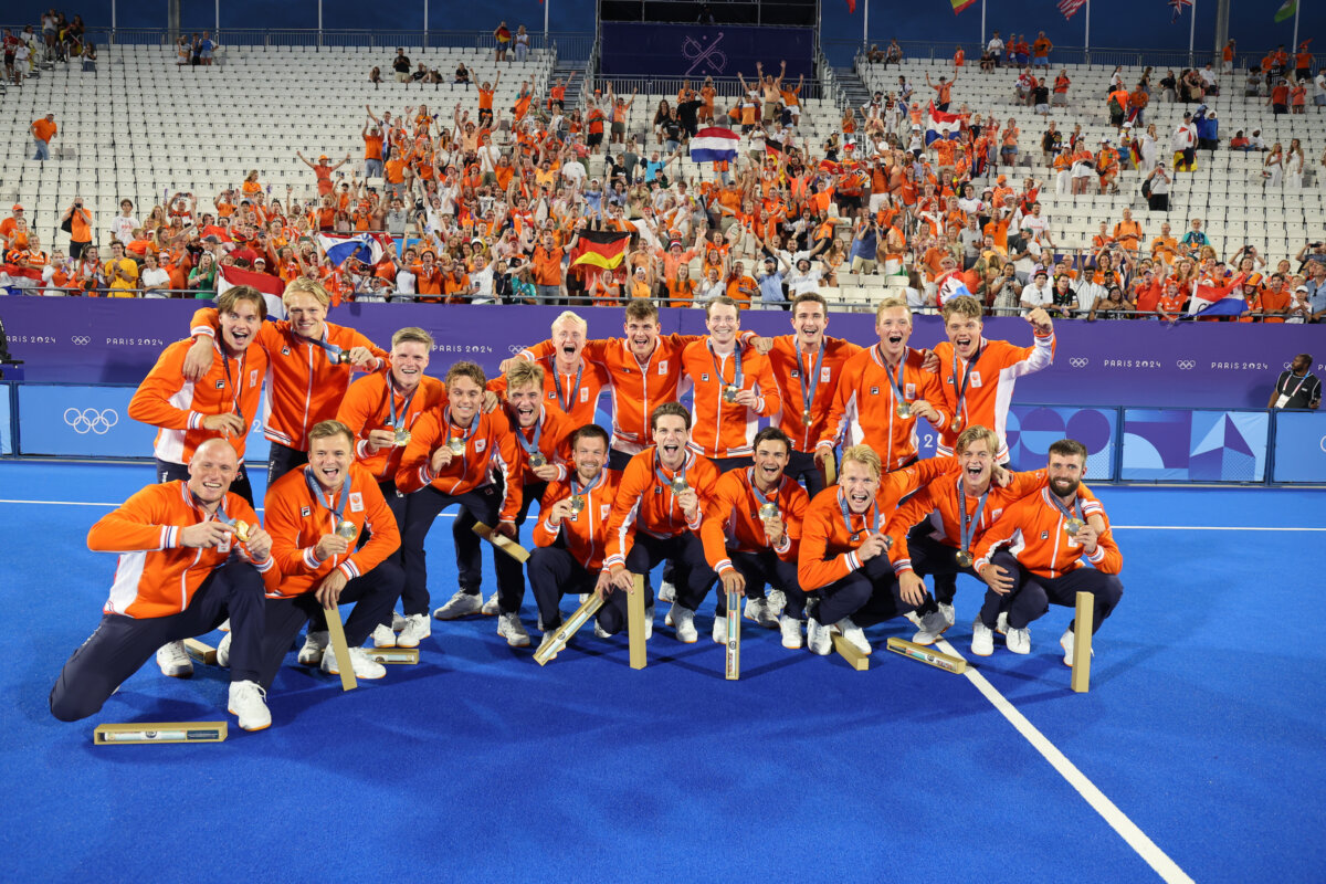 uh heren winnen spannende thriller tegen long beach state in een bloedstollende wedstrijd vol actie en inzet.