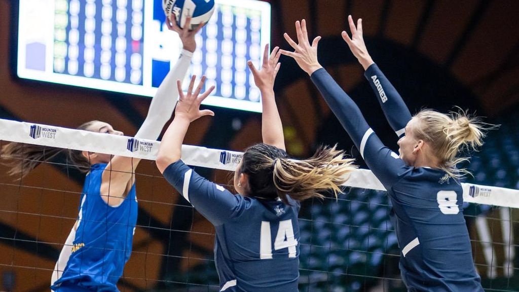 volleybalster deelt openhartig haar leven en emoties met haar transteamgenoot, een verhaal over vriendschap en doorzettingsvermogen.