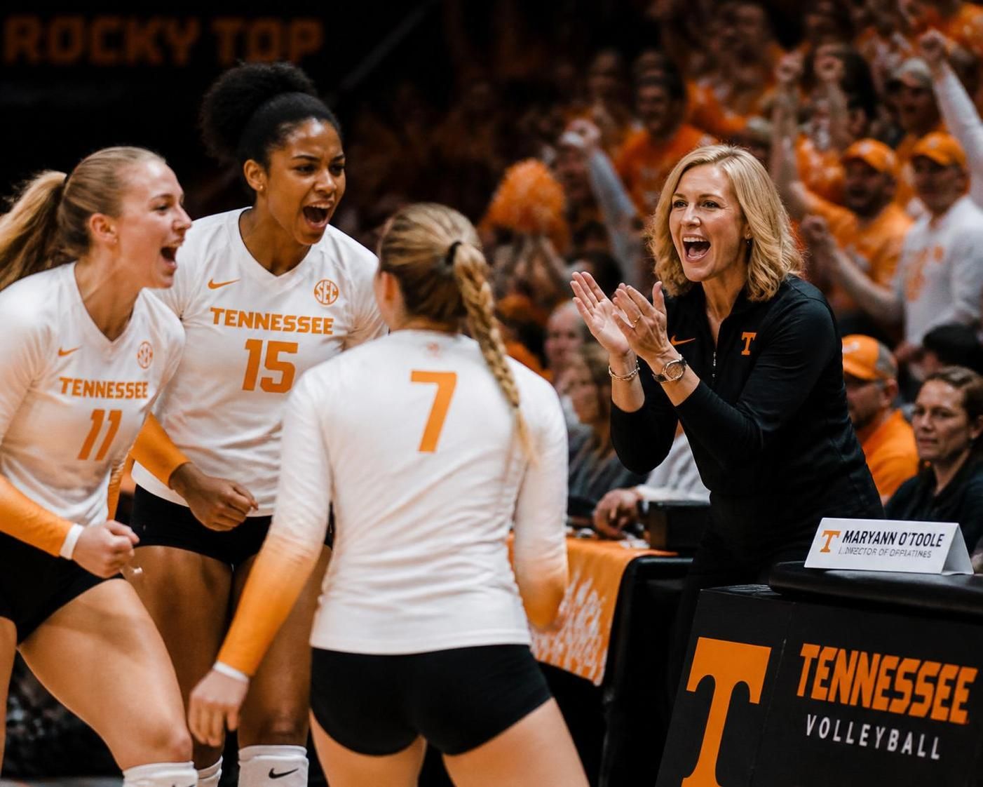 tennessee volleyball stelt een nieuwe directeur operaties aan om het team en de organisatie verder te versterken en succes te boeken.