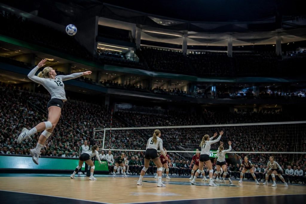 bekijk live collegevolleybal van avca first serve rechtstreeks vanuit het fiserv forum met directe updates en spannende wedstrijddetails.