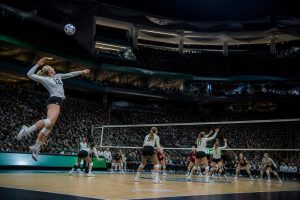 bekijk live collegevolleybal van avca first serve rechtstreeks vanuit het fiserv forum met directe updates en spannende wedstrijddetails.