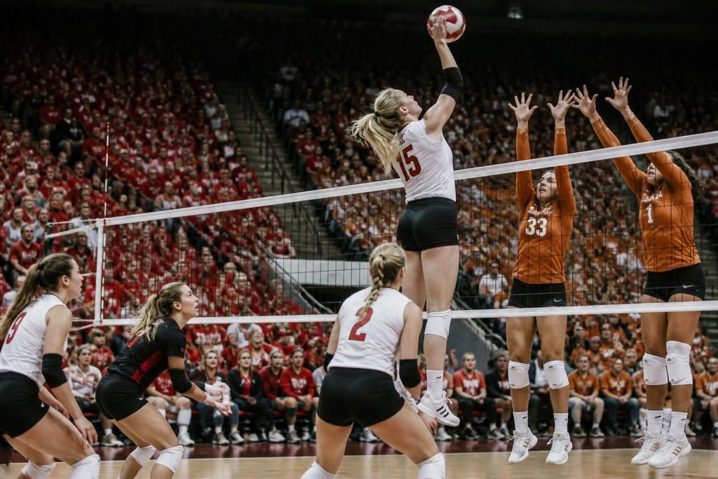 live-updates, statistieken en hoogtepunten van de volleybalwedstrijd tussen nebraska en texas. volg het spel in realtime en mis geen moment van de actie!