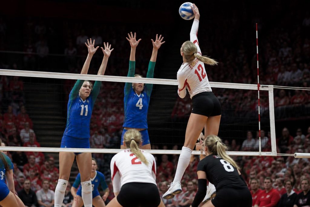 live-updates, statistieken en hoogtepunten van de volleybalwedstrijd tussen nebraska en fgcu. volg het spel, belangrijke momenten en scores in real-time.