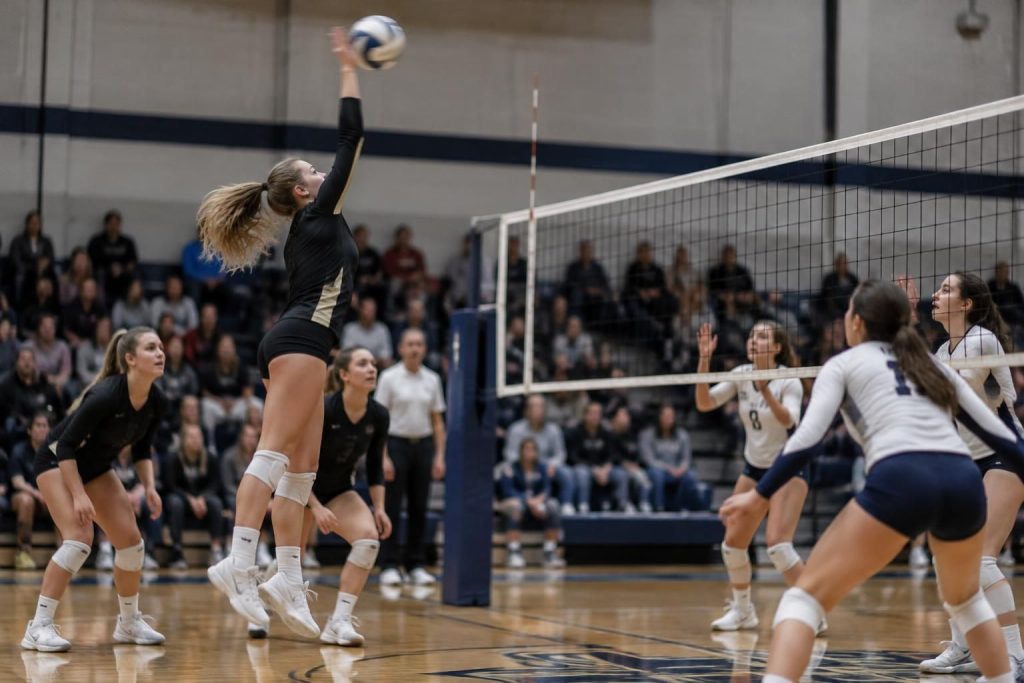 nummer 1 gilbert christian rekent af met northwest christian in het meisjesvolleybal. lees hoe de ploeg de overwinning behaalde.
